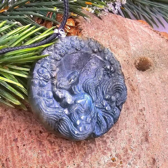 Nature Labradorite Flashy Nine Tails Fox Pendant Necklace - Picture 2 of 10